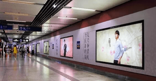 陳曉+裸眼3D驚現(xiàn)在地鐵櫥窗，還不趕緊去偶遇 ！