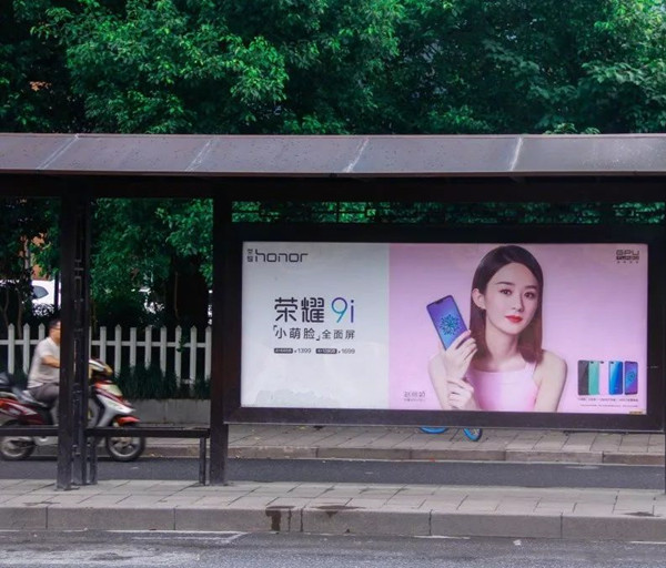 杭州公交候車(chē)亭廣告