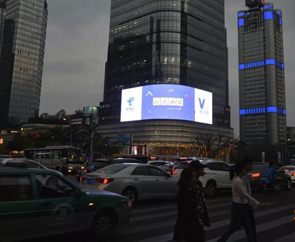 中國(guó)電信廣州天河萬菱匯廣場(chǎng)LED屏廣告