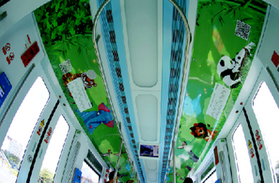 深圳有軌電車(chē)車(chē)廂頂貼廣告