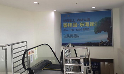 國內到達通往行李提取處梯眉燈箱廣告