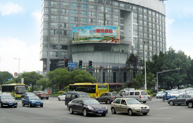 東莞設(shè)計師酒店LED屏廣告