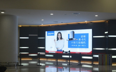 ?？跈C(jī)場(chǎng)國(guó)內(nèi)到達(dá)通往迎客廳墻面燈箱廣告