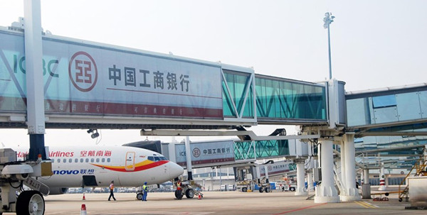 海口美蘭機場外廊橋貼紙廣告
