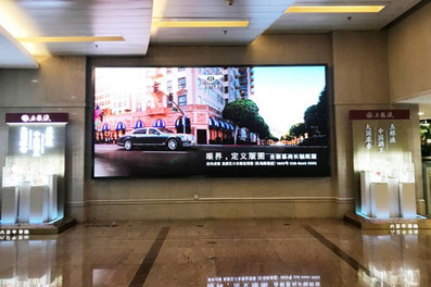成都機(jī)場實(shí)體展示貴賓大廳廣告