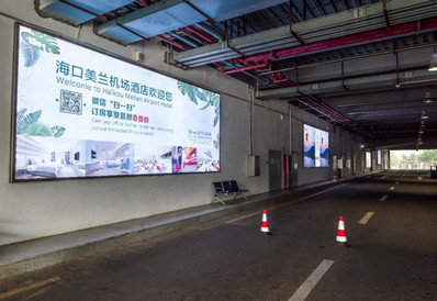 ?？诿捞m機(jī)場(chǎng)出租車排隊(duì)等候區(qū)燈箱廣告