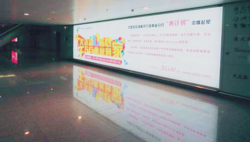 長(zhǎng)沙機(jī)場(chǎng)到達(dá)層行李轉(zhuǎn)盤(pán)墻體燈箱廣告