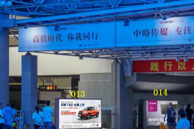 小欖站BC、AD出站口之間燈箱廣告