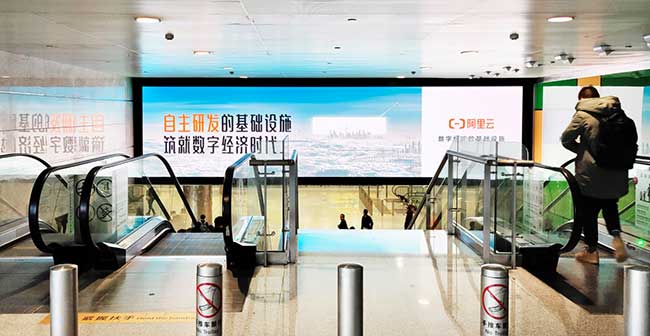 T3到達(dá)夾層至行李提取滾梯上方LED屏 T3到達(dá)夾層至行李提取滾梯上方LED屏