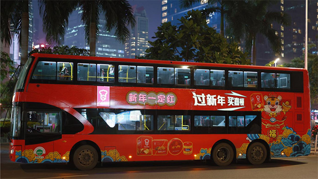 廣州公交車(chē)廣告又出新花樣，發(fā)光巴士來(lái)了！