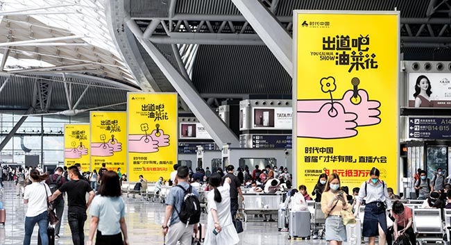 廣州高鐵站候車大廳雙面落地?zé)粝? alt=