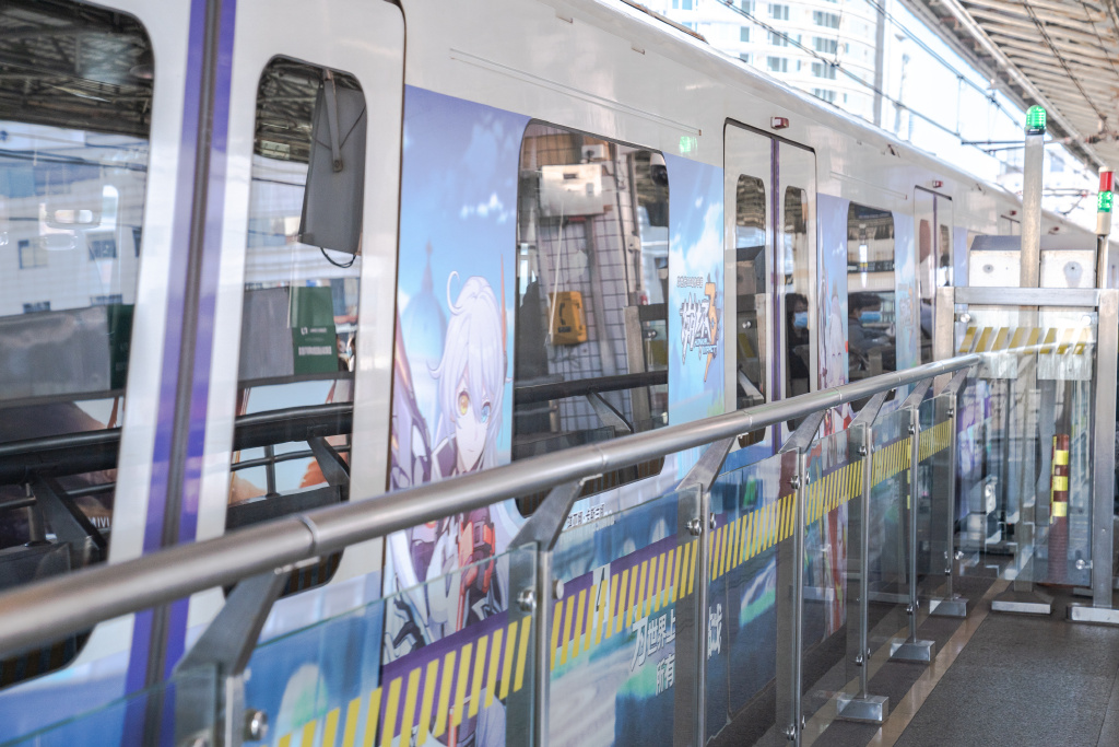 《崩壞3》主題地鐵「琪亞娜時(shí)光專列」亮相上海、深圳、成都地鐵列車廣告！