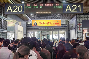 廣州南站出發(fā)檢票口26塊LED廣告價格多少錢？26個檢票口全覆蓋