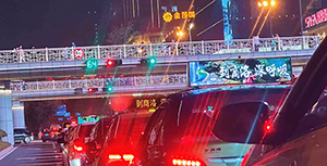 西安出租車廣告價(jià)格多少錢？西安出租車頂屏LED廣告旅游文旅案例