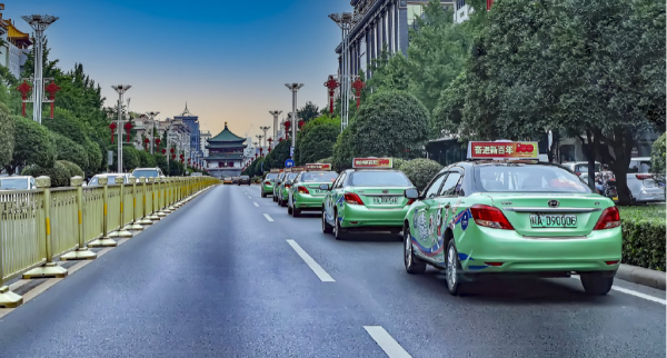 西安出租車廣告價(jià)格多少錢？西安出租車頂屏LED廣告餐飲門店案例