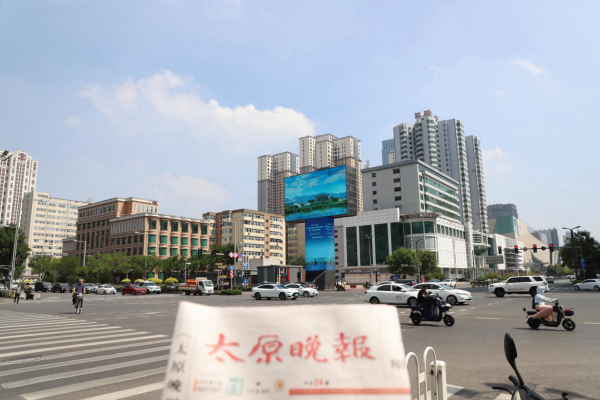 太原LED廣告價(jià)格？太原親賢街長(zhǎng)治路龍柱LED立柱廣告地標(biāo)金融案例
