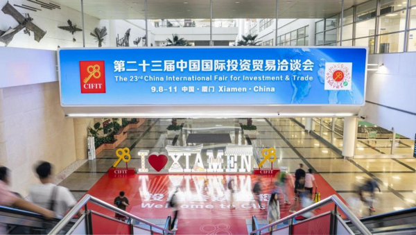 廈門機場最熱門廣告位？廈門機場到達迎賓廣告巨屏LED廣告牌價格
