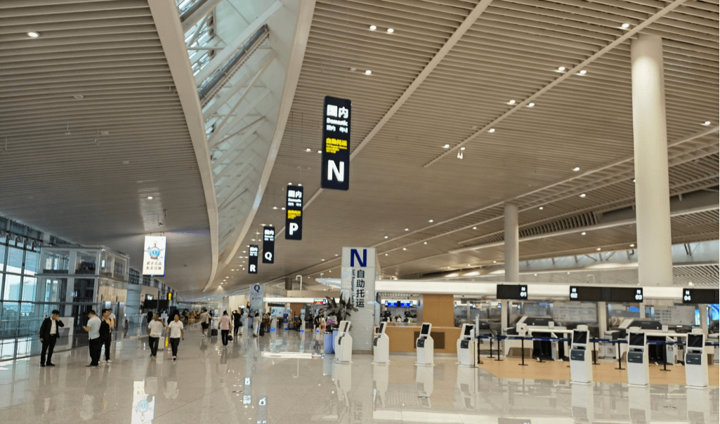 青島膠東機(jī)場(chǎng)廣告價(jià)格多少錢(qián)？青島機(jī)場(chǎng)航站樓最醒目廣告位優(yōu)勢(shì)