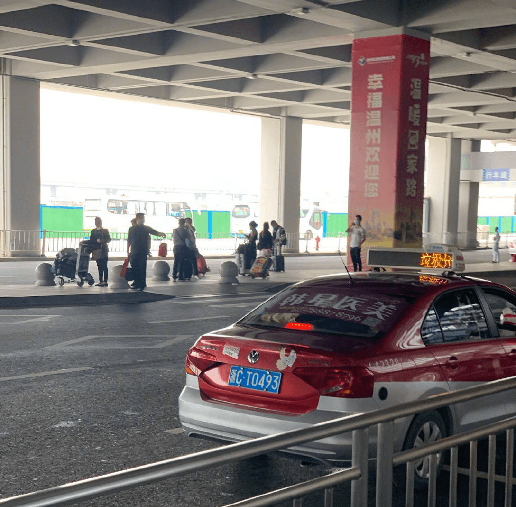 溫州出租車廣告價格多少錢？溫州出租車頂屏廣告出租車后窗貼廣告