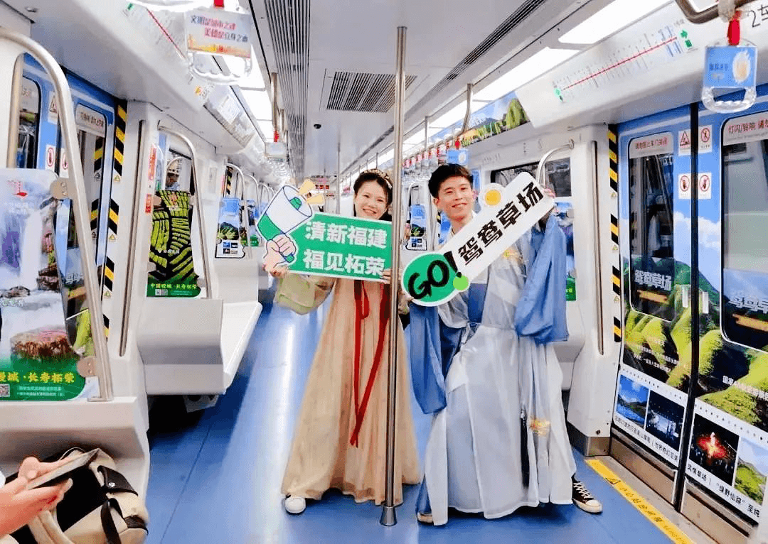 福州地鐵列車廣告駛向柘榮草場(chǎng)，藍(lán)天碧草絕美地鐵內(nèi)包車廣告價(jià)格