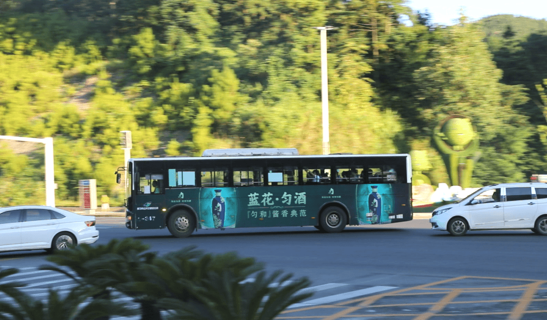 都勻公交車廣告價(jià)格收費(fèi)多少錢？都勻公交車身廣告線路案例圖