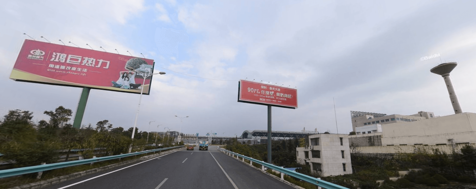 貴陽(yáng)機(jī)場(chǎng)高速立柱大牌廣告價(jià)格收費(fèi)多少錢(qián)？貴陽(yáng)機(jī)場(chǎng)路高桿廣告牌