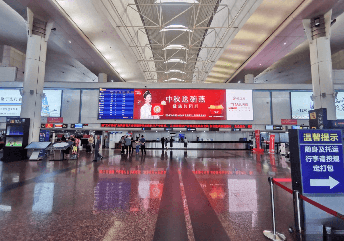 綿陽(yáng)南郊機(jī)場(chǎng)廣告價(jià)格收費(fèi)多少錢(qián)？綿陽(yáng)機(jī)場(chǎng)出發(fā)春運(yùn)熱門(mén)廣告牌
