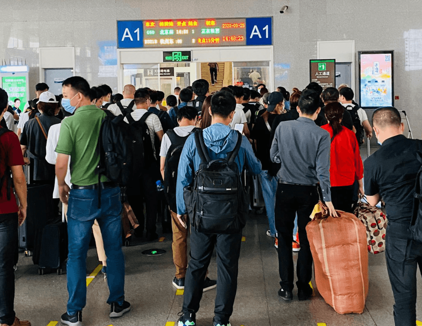 余姚北站廣告價格收費多少錢？余姚北高鐵站春運候車熱門廣告牌