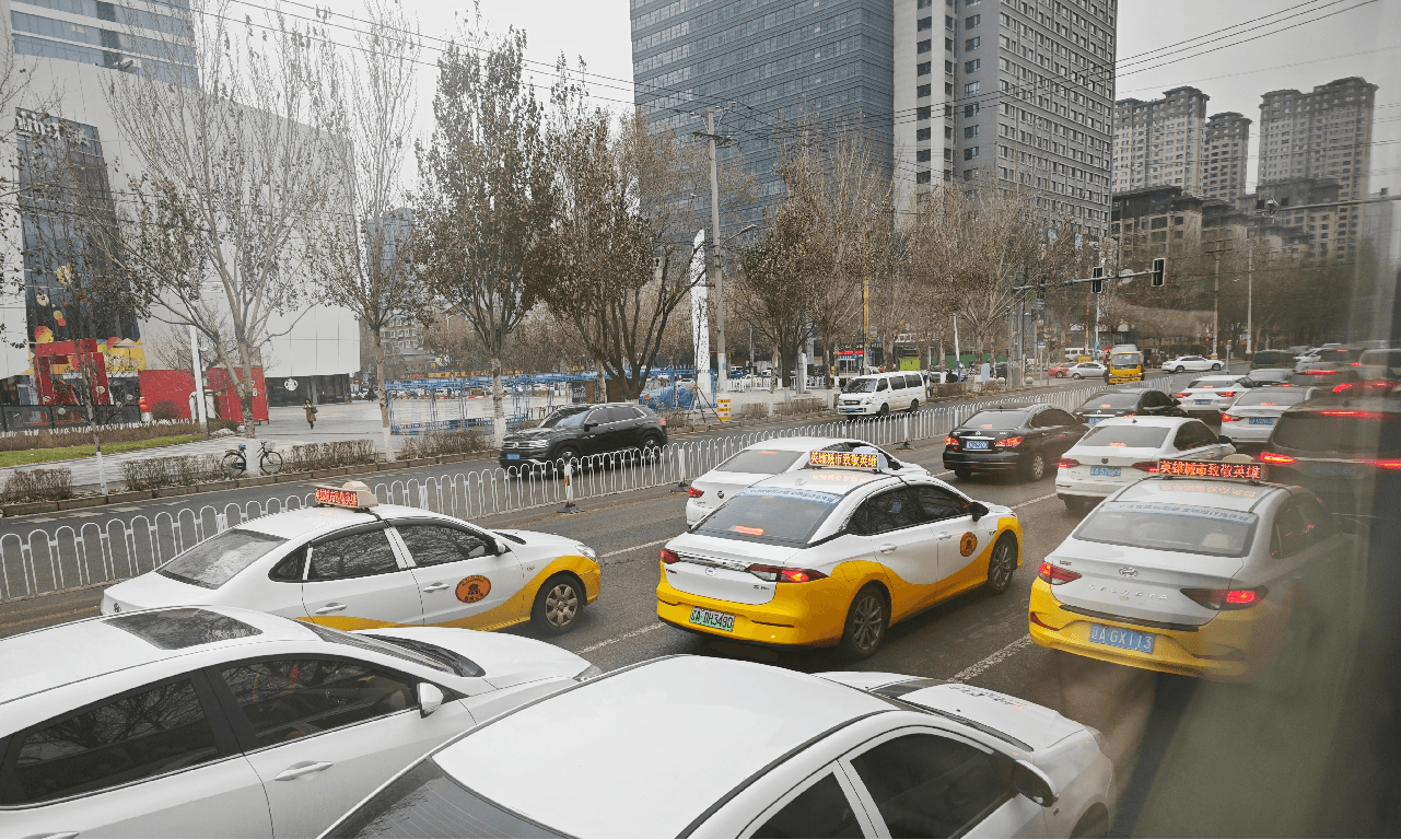 沈陽出租車廣告價格收費多少錢？沈陽出租車頂屏廣告節(jié)日慶典