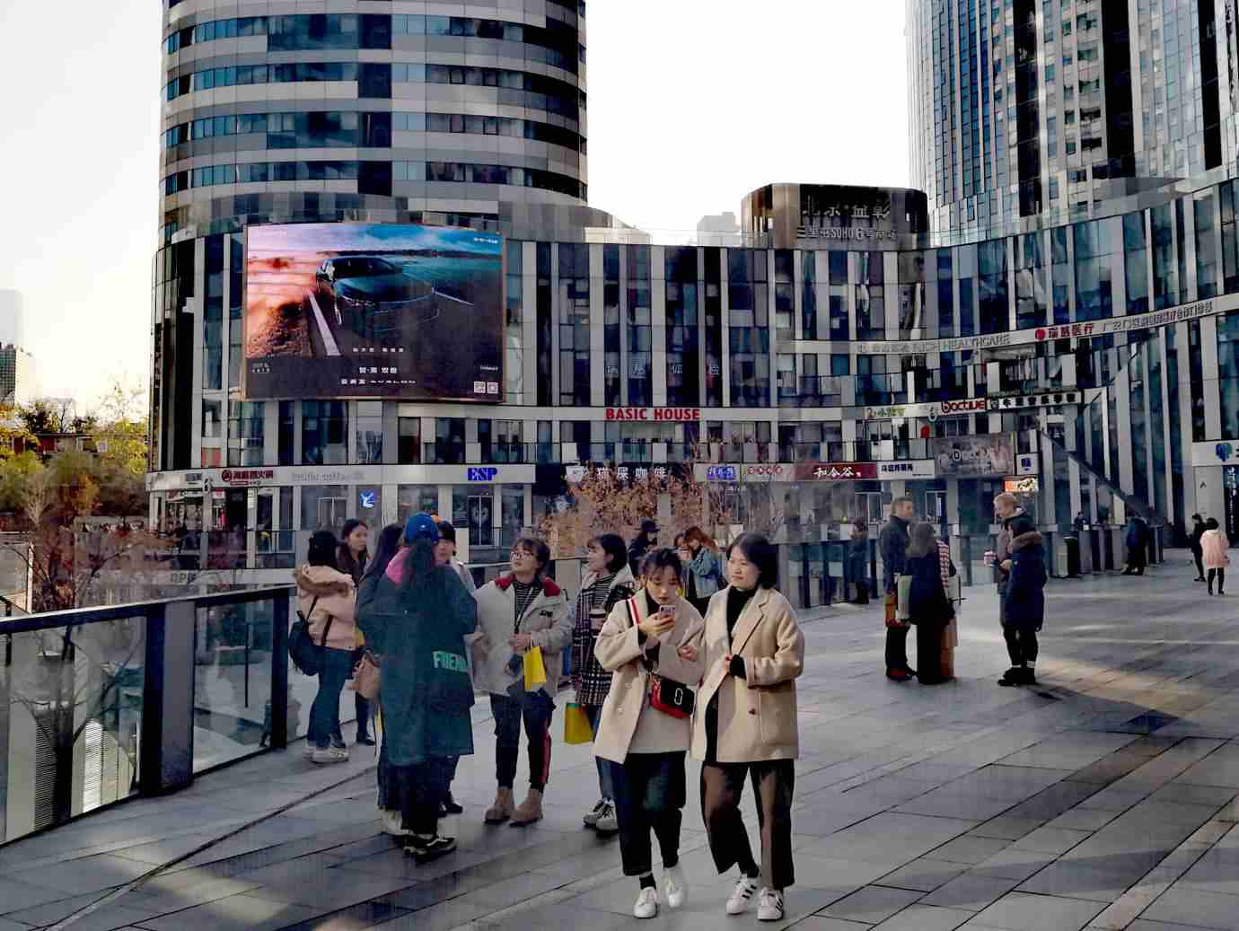 北京三里屯LED大屏廣告價格收費，北京三里屯SOHO商圈戶外大屏廣告