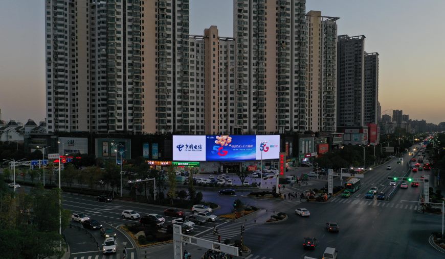 南昌洪城時代廣場LED大屏廣告價格收費，南昌紅谷灘橫屏廣告牌