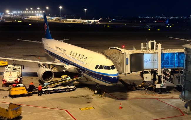 廣州白云機(jī)場廣告價(jià)格收費(fèi)，廣州機(jī)場廊橋停機(jī)坪戶外大牌廣告