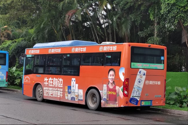 東莞公交車身巴士廣告價格線路收費，東莞候車亭站臺站牌廣告價格