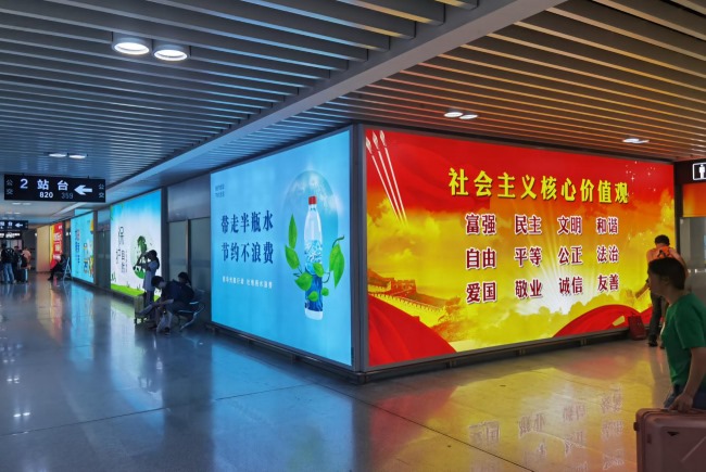 ?義烏站高鐵廣告價格收費，義烏高鐵站燈箱廣告義烏火車站廣告牌