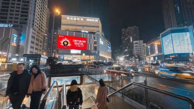 貴陽云巖大十字商圈THE ONE購物中心LED廣告，貴陽LED大屏廣告價格收費