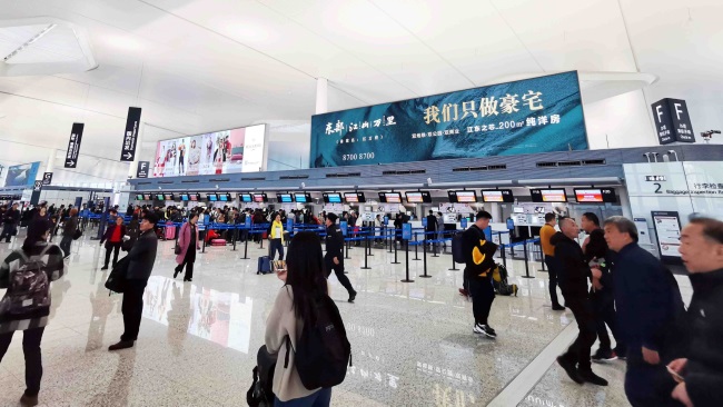 寧波櫟社機場T2航站樓出發(fā)大廳橫牌廣告牌，寧波機場廣告價格收費