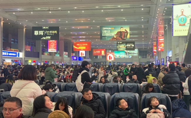 重慶北站候車大廳最大廣告牌位置燈箱廣告，重慶北高鐵站廣告價格