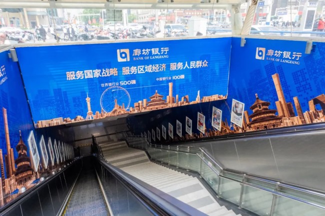 石家莊地鐵換乘站北廣商城樓梯出入口廣告，石家莊地鐵廣告價格