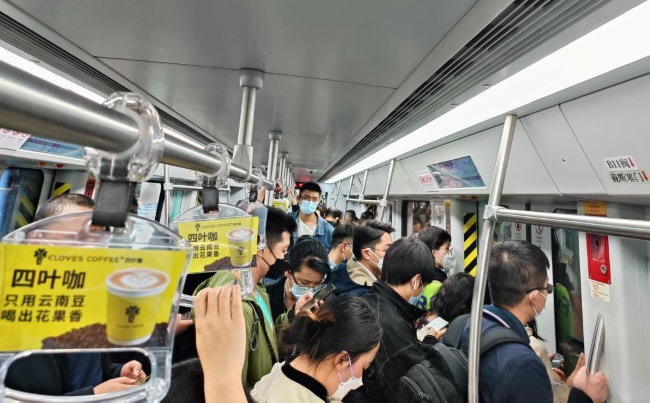 昆明地鐵車廂拉手列車?yán)h(huán)廣告優(yōu)勢分析，昆明地鐵廣告價格收費
