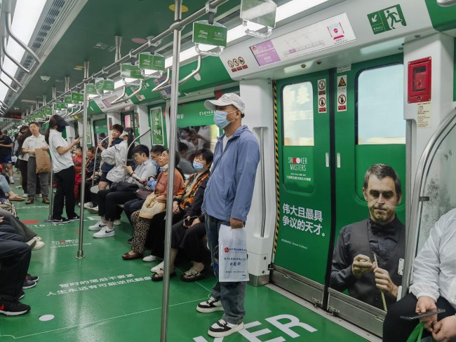 丁奧相會(huì)洛陽地鐵創(chuàng)意內(nèi)包車廣告斯諾克賽事宣傳，洛陽地鐵廣告價(jià)格