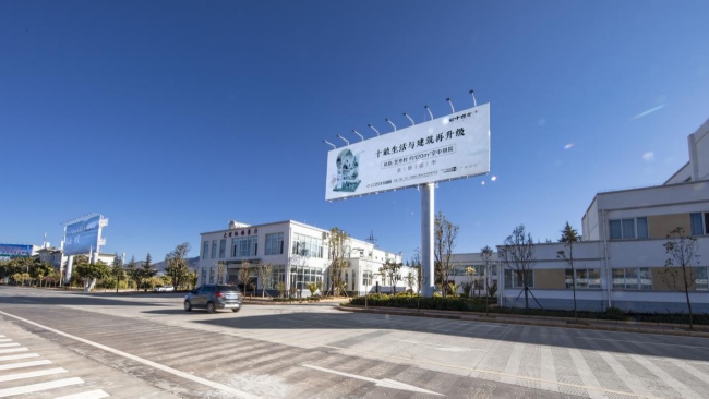 大理機(jī)場(chǎng)航站樓戶(hù)外立柱大牌圍擋廣告牌，大理機(jī)場(chǎng)廣告價(jià)格收費(fèi)