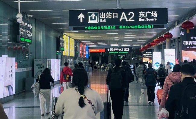 深圳北站到達出站通道燈箱廣告牌收費，深圳北高鐵站廣告大屏價格