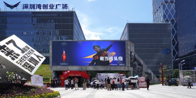 深圳南山軟基濱海騰訊大廈正對(duì)面LED大屏廣告，深圳LED屏廣告價(jià)格