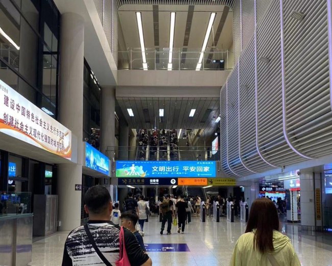 深圳福田口岸一層地鐵接駁出境大廳廣告，深圳福田口岸廣告價格