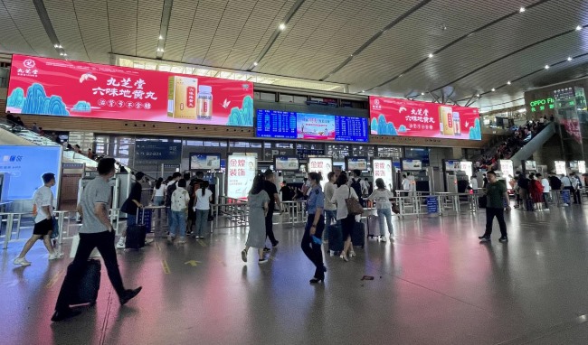 長(zhǎng)沙南高鐵站進(jìn)站安檢口2塊LED巨屏廣告，長(zhǎng)沙南站大屏高鐵廣告價(jià)格