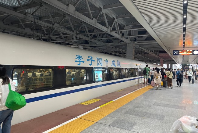 ?高鐵車廂車載廣告快消飲料代言人優(yōu)質案例，高鐵列車冠名廣告價格