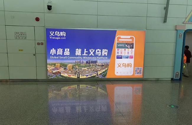 潮汕機(jī)場三層出發(fā)候機(jī)大廳燈箱廣告投放，揭陽潮汕機(jī)場廣告牌價(jià)格