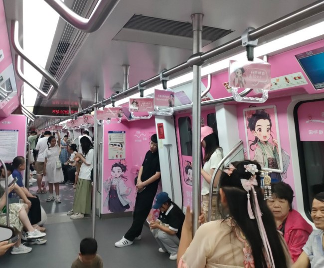 洛陽地鐵性價比最高車廂廣告拉手優(yōu)勢案例，洛陽地鐵拉手廣告價格