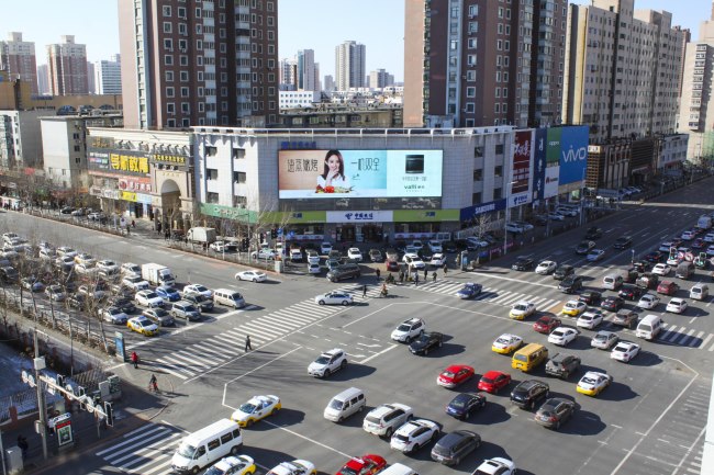 沈陽南京南街中街青年大街外墻LED大屏廣告，沈陽戶外大屏廣告價(jià)格