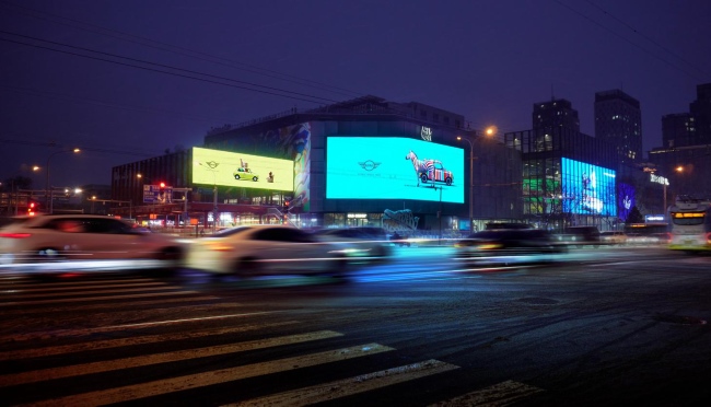 北京朝外THE BOX戶外三屏LED大屏廣告投放，北京商圈LED大屏廣告價(jià)格